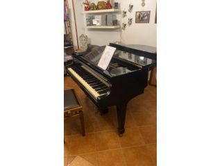 Sala e pianoforte a coda per registrazioni audio