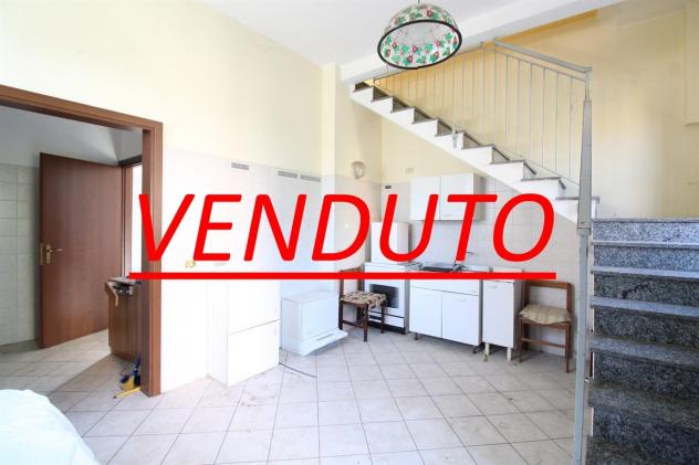 Porzione di casa indipendente con box e rustico su due livelli