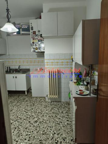 URBINO - Ampio quadrilocale con garage - Foto 13
