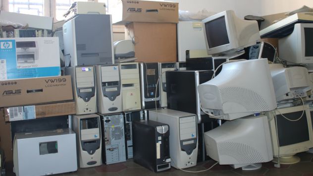 Ritiro da smaltire Computer monitor stampanti ecc...