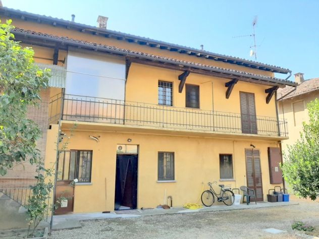 A 20KM DA VERCELLI 3LOCALI ZERO SPESE NO CNDOMINIO PARZIALMENTE ARREDATO