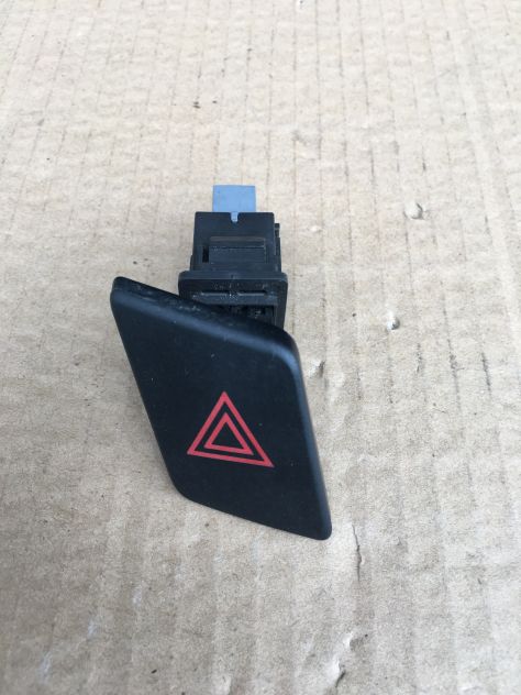 Pulsante / Interruttore 4 Frecce Emergenza Toyota YARIS D4D anno 2010