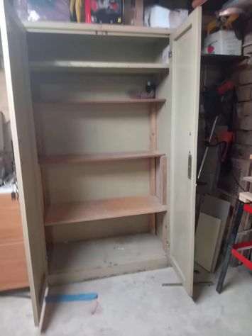 Armadietto in ferro , e 1 in truciolato senza anta - Foto 2