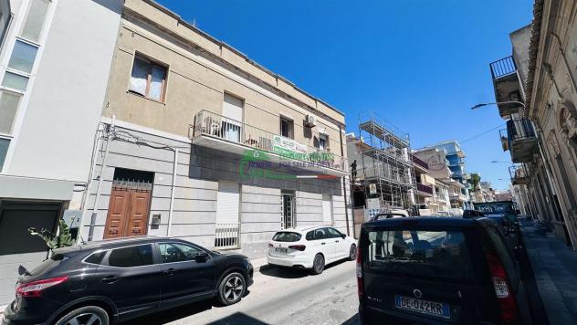 RIF. 9717 - APPARTAMENTO CON TERRAZZINO