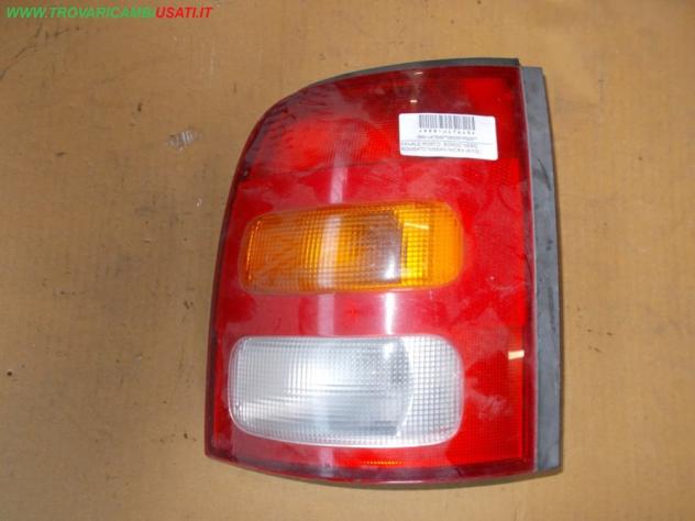 FANALE POST.D. BORDO NERO BOMBATO NISSAN MICRA (K11E)  Parti elettriche  Fanaleria  Fanali  Fanale post. sx. NISSAN - MICRA - 01-08-2000 - 01-12-2002