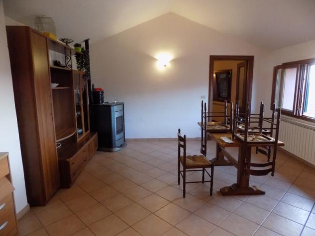 VENDESI A CESIO IN CENTRO PAESE CASA AUTONOMA SU TRE LIVELLI IN PERFETTO STATO - Foto 2