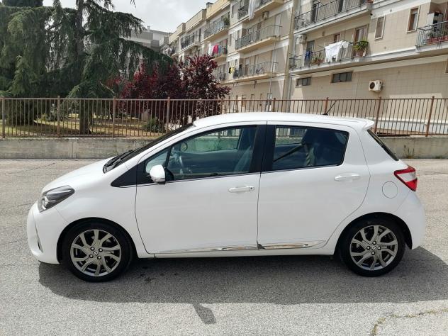 Toyota Yaris 1.4 D 90cv 5 porte LOUNGE 12/2017 - Foto 3