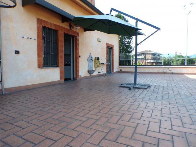 Biandronno - Appartamento con splendida terrazza - Foto 8