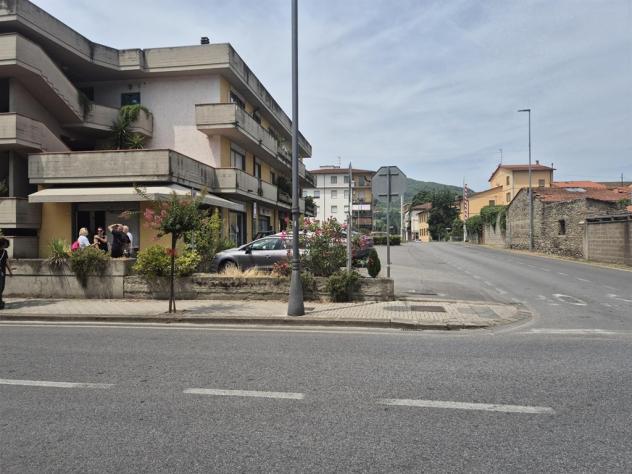 VENDESI NEGOZIO DI TRE SPORTI SU UNA DELLE VIE PIU IMPORTANTI DI RUFINA - Foto 4