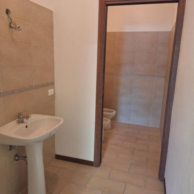 Immobile di 256 m² con più di 5 locali in affitto a Sassuolo - Foto 14