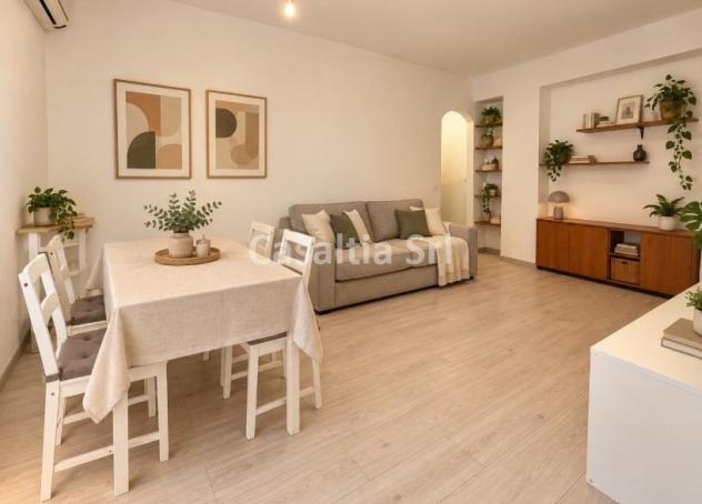 Stanza matrimoniale in trilocale ristrutturato, con aria condizionata e balcone disponibile da subito - Foto 6