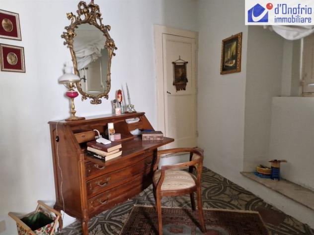 VENDESI INTERO FABBRICATO RISTRUTTURATO SU TRE LIVELLI ALLA PIAZZA DELL'OLMO - Foto 17