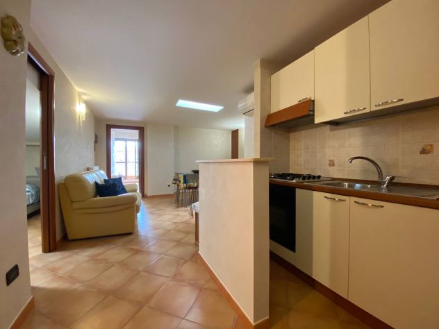 ELEGANTE APPARTAMENTO CON MANSARDA TERRAZZO E BOX - Foto 7