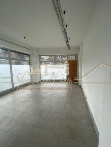 Bormio Centro Negozio angolo con 4 Vetrine - Foto 10