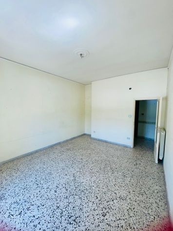 TORRIONE AMPIO 4 VANI LUMINOSO CON TERRAZZO - Foto 4