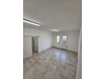 Ufficio–laboratorio 110 m² ristrutturato a Modena Est con ingresso indipendente.