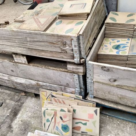 Vendo per arredo. Tavolo - Base Ghisa e Gres d'autore - ELEMENTI - Foto 4