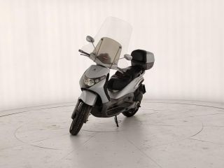Piaggio Beverly 250 Piaggio Beverly 250 (2004 — 2006)