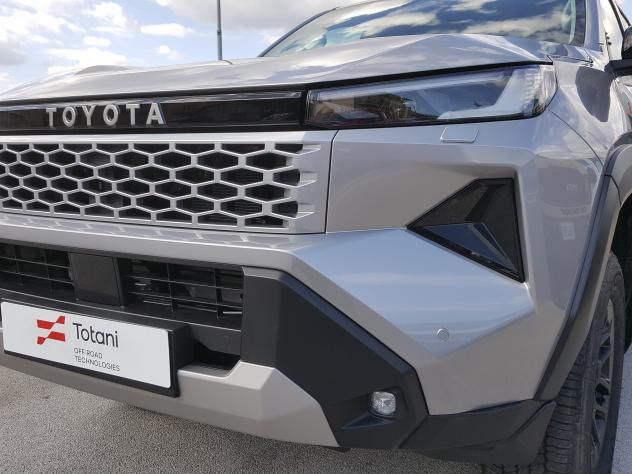 Toyota Hilux 2.8 D-4D 48V 204 CV A/T 4WD DC Mild Hybrid ICON - Foto 3