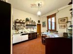 CASA SEMINDIPENDENTE CON GARAGE E GIARDINO ESCLUSIVO