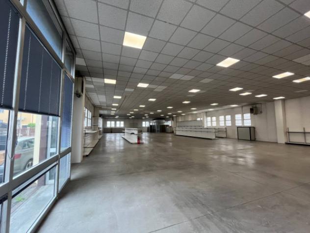 Immobile di 1000 m² con 3 locali in affitto a Brescia - Foto 2