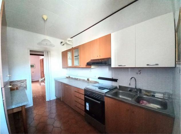 V000543 - APPARTAMENTO CON SOLAIO E CANTINA - possibilità BOX - Foto 3