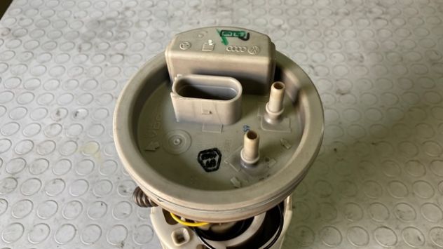 Pompa carburante Volkswagen Golf 4 1.9TDI del 2002 (1J0919050) - Foto 3