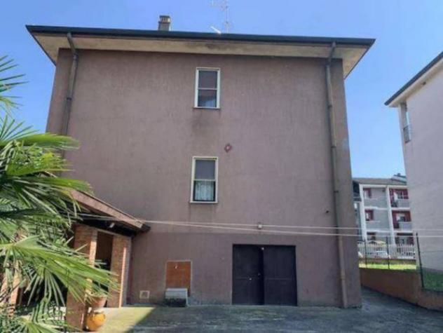 Immobile in asta di 204 m² con più di 5 locali e box auto doppio in vendita a Trecate - Foto 2
