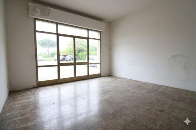 FONDO COMMERCIALE IN VENDITA - Foto 2