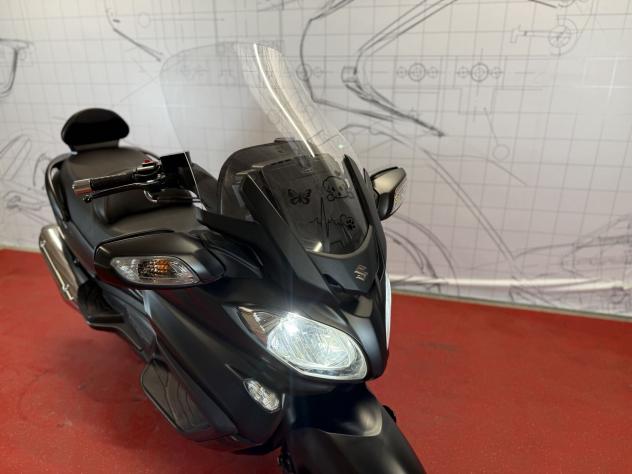 Suzuki Burgman 650 SUZUKI BURGMAN 650 - YM 2020 - Foto 10