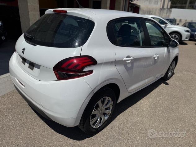 Peugeot 208 BlueHDi 100 navigaz CASTELLETTO 8 - Foto 5