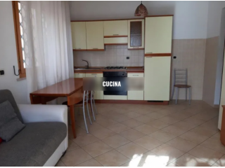 POMEZIA BILOCALE ARREDATO CON BALCONE E BEN COLLEGATO