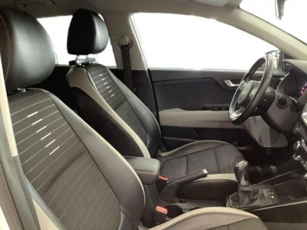 KIA Stonic 1.0 T-GDi 100 CV MHEV MT Black Edition rif. 24108115 - Foto 10