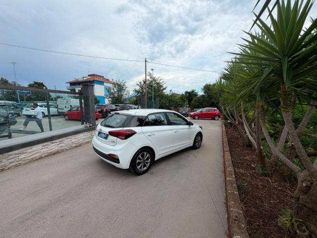 HYUNDAI - i20 - 1.2 5p. Connectline - Foto 3