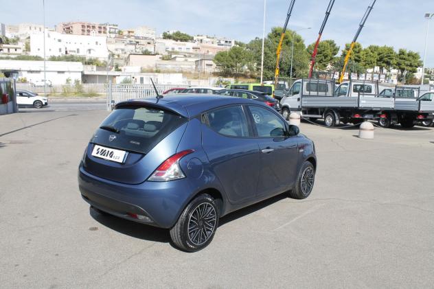 Lancia Ypsilon 1.0 FireFly 5 porte S&S Hybrid Silver - Foto 3