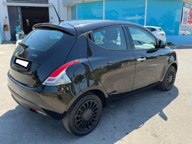 Lancia Ypsilon 1.0 hybrid neopatentati - Foto 3