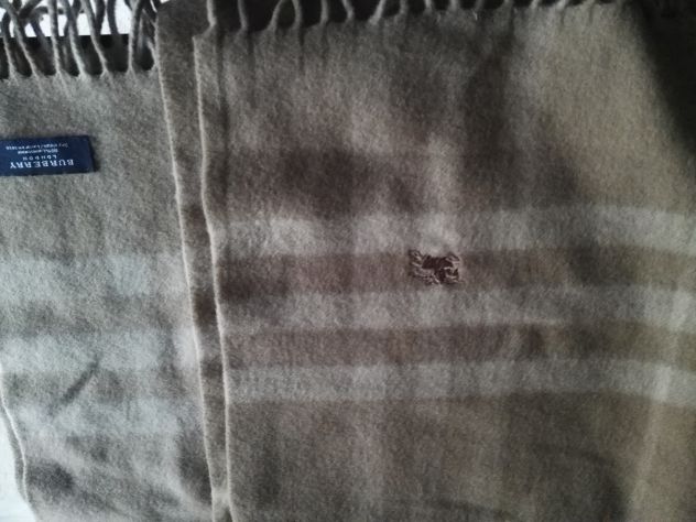 Burberry. Originale scialla lana