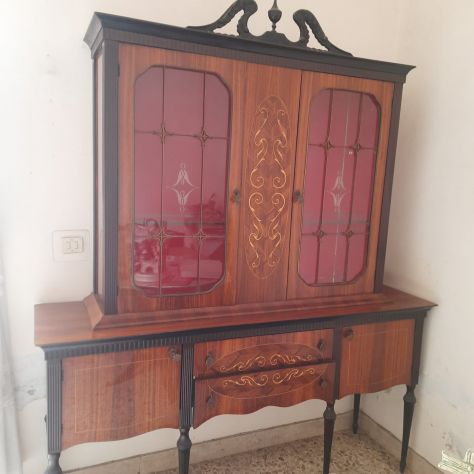 Credenza anni 60 in ottime condizioni, vero legno.