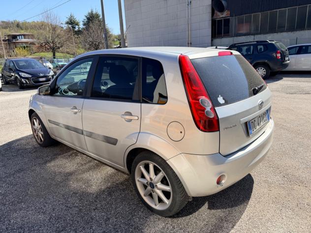 Ford Fiesta 1.4 TDCi 75cv Neopatentati - Foto 4