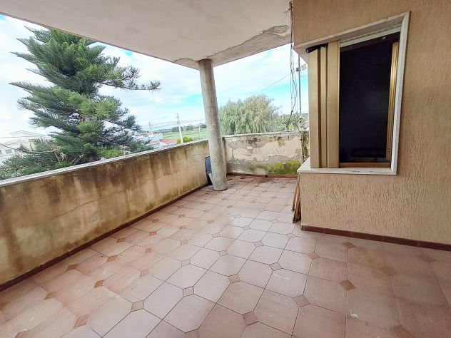 FANUSA:VILLA QUADRIVANI+DOPPI SERVIZI SU DUE LIVELLI A POCHI PASSI DAL MARE - Foto 8