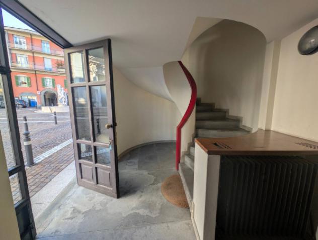 Immobile di 290 m² con più di 5 locali in vendita a Alzano Lombardo