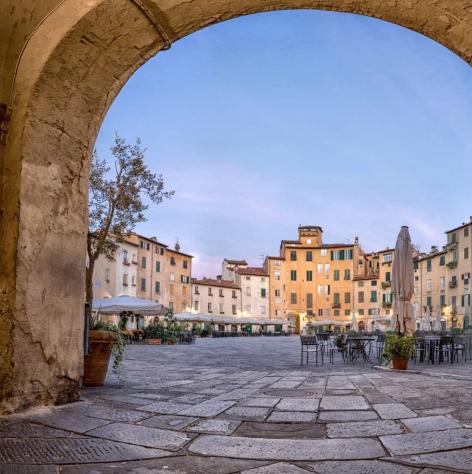 casa indipendente in vendita a Lucca in zona Centro Città
