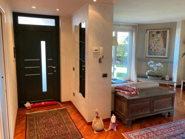 Villa di 314 m² con più di 5 locali e box auto doppio in vendita a Azzate - Foto 11
