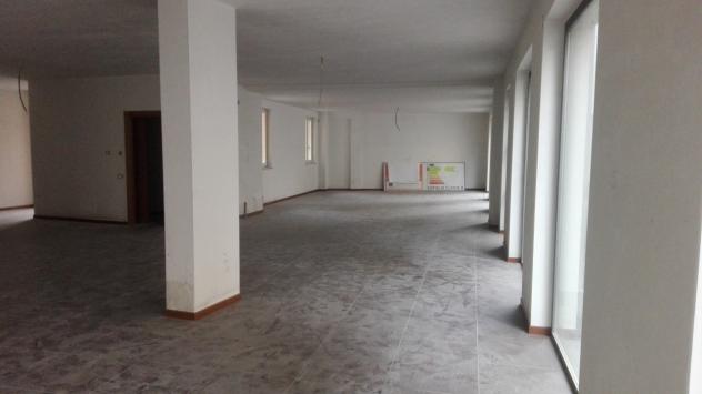 Oltre 3 vetrine in affitto a Saronno - Foto 3