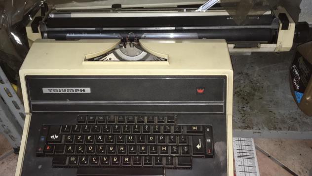 macchina da scrivere elettrica triumph