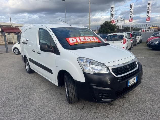 Peugeot Partner BlueHDi 100 L2 Furgone Premium con Porta laterale - Foto 3