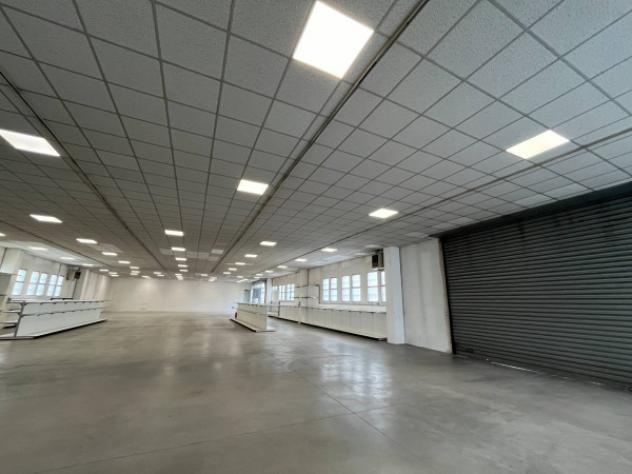 Immobile di 1000 m² con 3 locali in affitto a Brescia - Foto 4