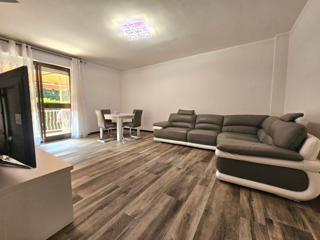 Ampio trilocale ristrutturato con arredo moderno - Foto 7
