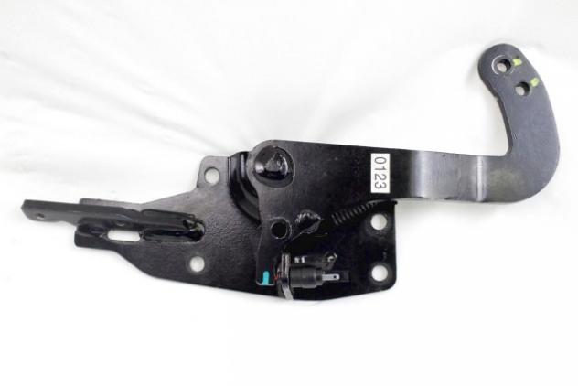 PIAGGIO MP3 300 HPE 1C004863 SUPPORTO POMPA PEDALE FRENO 21 - 24 PEDAL BRAKE CYLINDER BRACKET