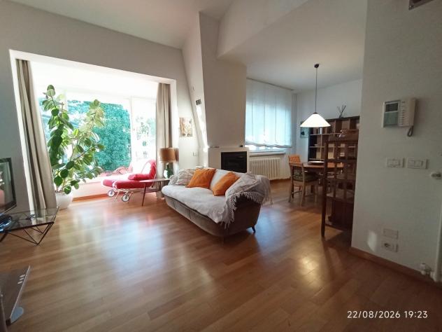Appartamento al primo piano ed ultimo , con ingresso indipendente .